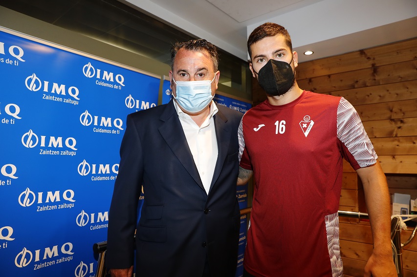 Los jugadores de SD Eibar pasan los reconocimientos médicos en las unidades de Medicina Deportiva de IMQ